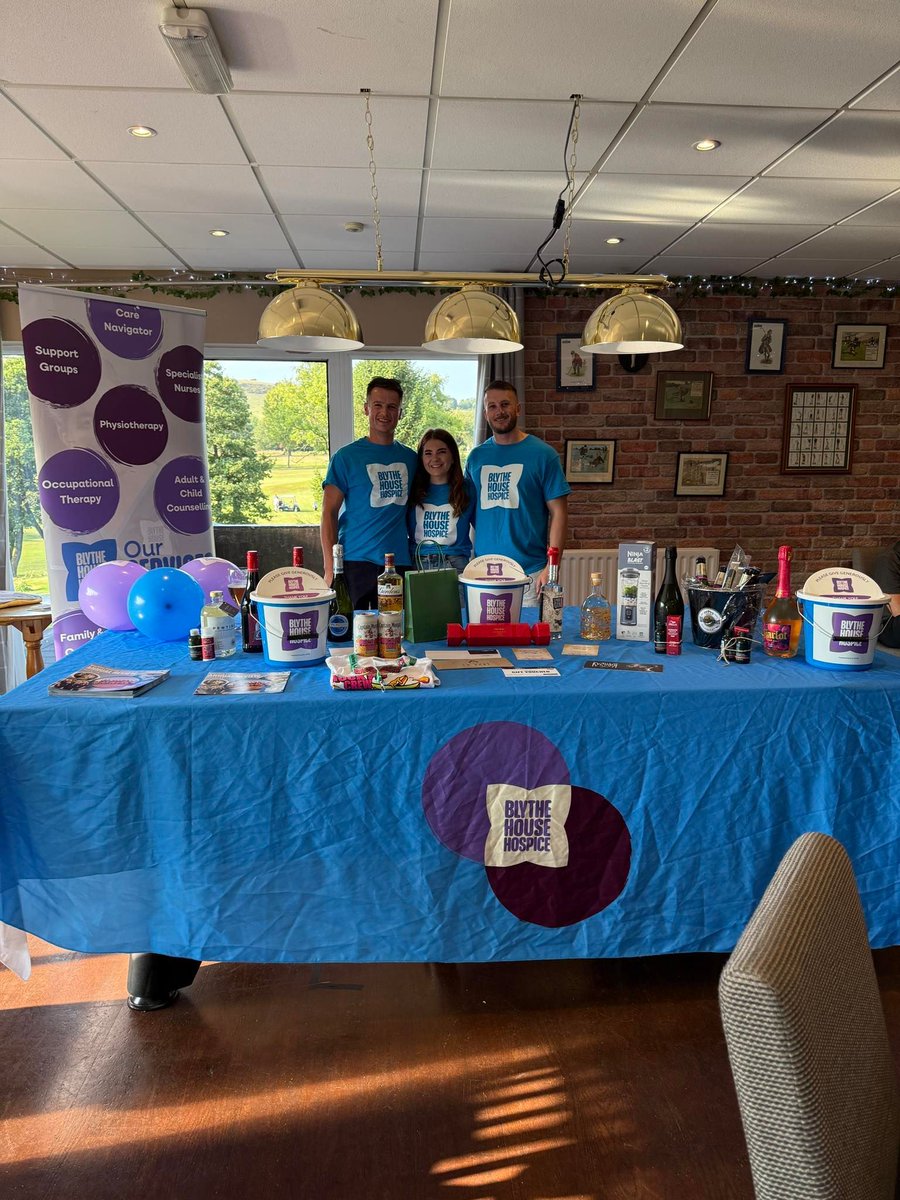 Good luck to our incredible #GreatNorthRun runners today! 🌟 We’re cheering on Sarah Sewell and Amy Bainbridge from our hospice team, Greg Dow and Jonathan Mixon from 
Street Crane, and Emma Wentworth.

📸 Jonathan, Amy and Greg at their Great North Run fundraising quiz night