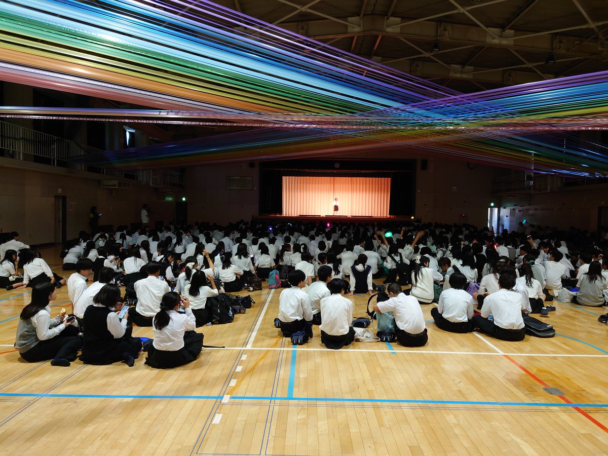 ２日間の #文化祭 が終わりました！
初日は1400人、２日目は2100人、合計で延べ3500人の方々に御来場いただきました！たくさんの御来校、本当にありがとうございました😌生徒達の笑顔と熱気に包まれた２日間でした✨今は体育館にて #後夜祭 が始まっています✴️#成瀬高校 #成高新時代 #町田市 #都立高校