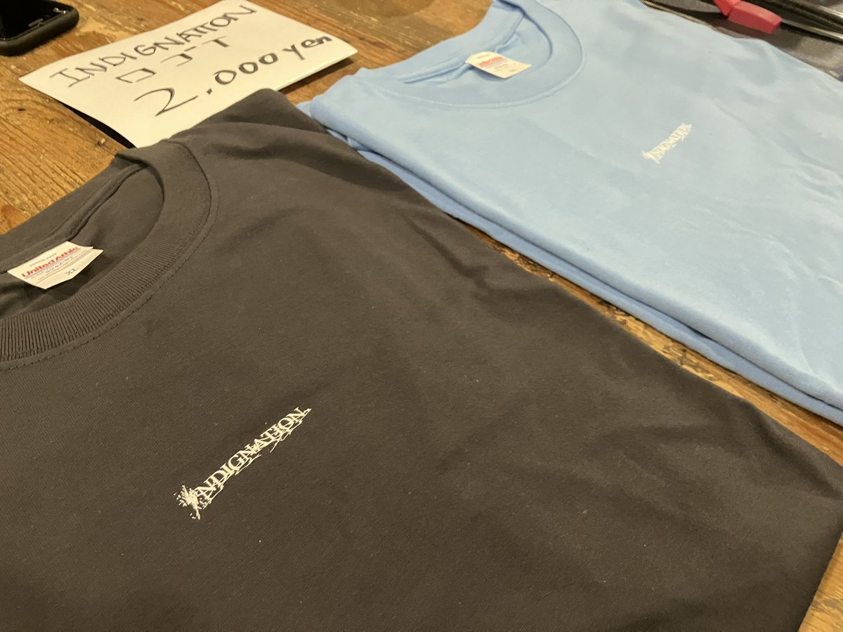 本日のライブから
ミニマムロゴTを販売開始しております。

サイズXLのみ
2色展開
2,000円です