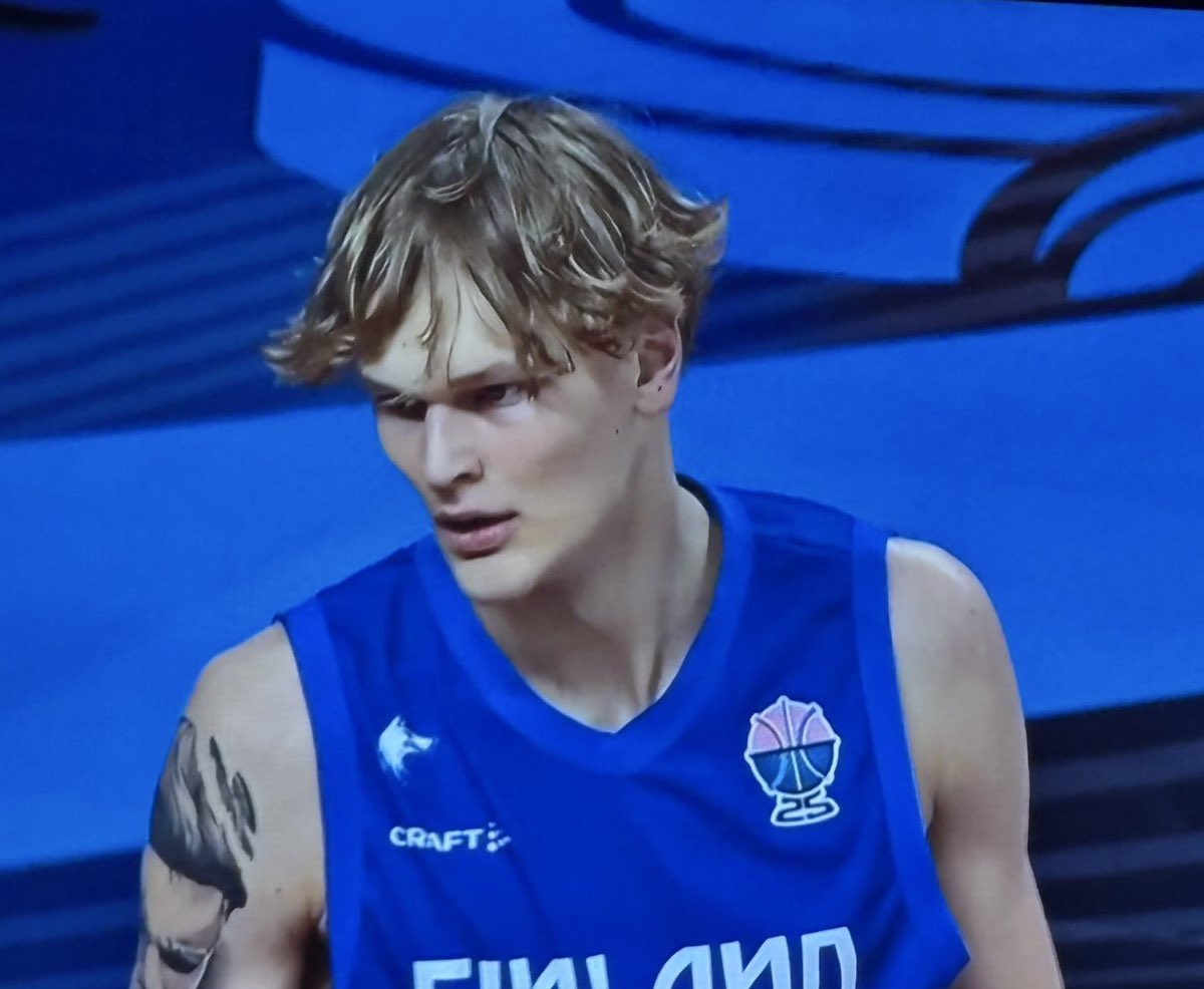 Пола ТЛ ми е од срби што го вреѓаат детево по сите основи. Детево им одржа лекција и по кошарка и по мотивираност и по фокусираност. Паметот им го зема.
Не е Светислав крив, детево им е криво 😂😂
Циркузи.