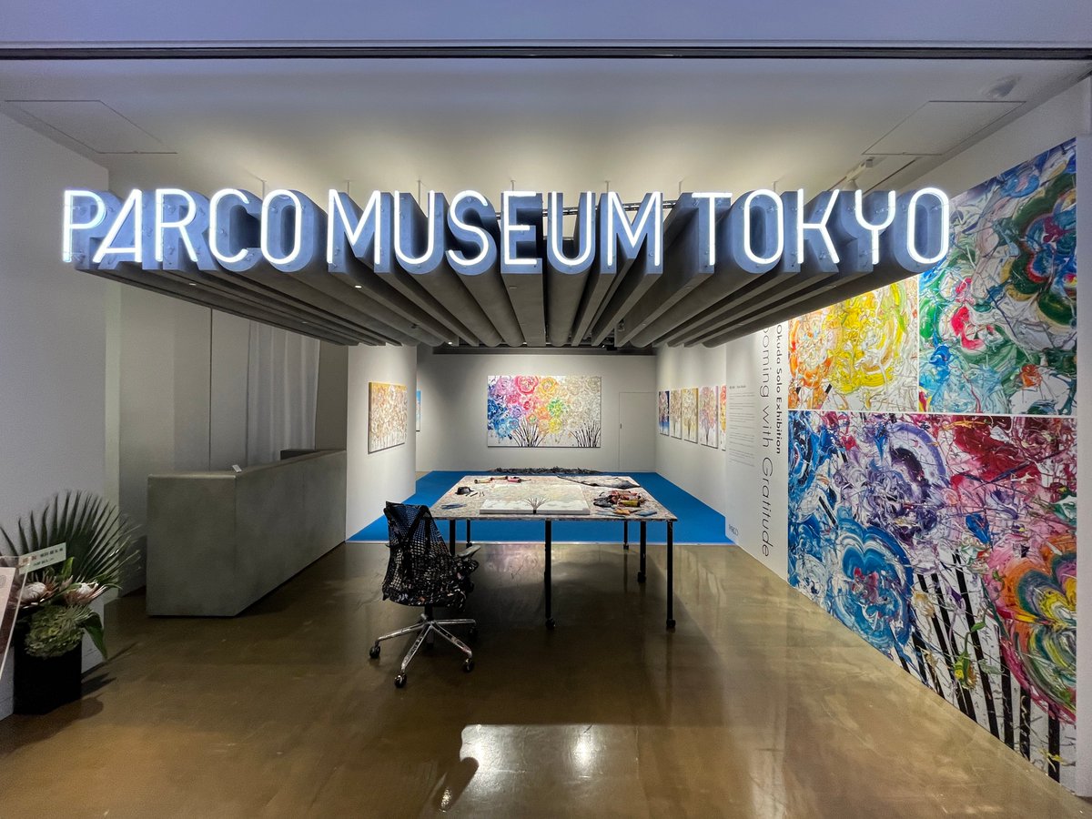 奥田雄太個展「Eclipse」を渋谷のPARCO MUSEUM TOKYOで見た。大胆なストロークのフォルムに緻密な線描を施した花やブーケの絵。約400点の作品群による過去最大規模の展覧会。TAKEO KIKUCHIでファッションデザイナーを務めた後、アーティストに転向した人気作家。9/7まで。