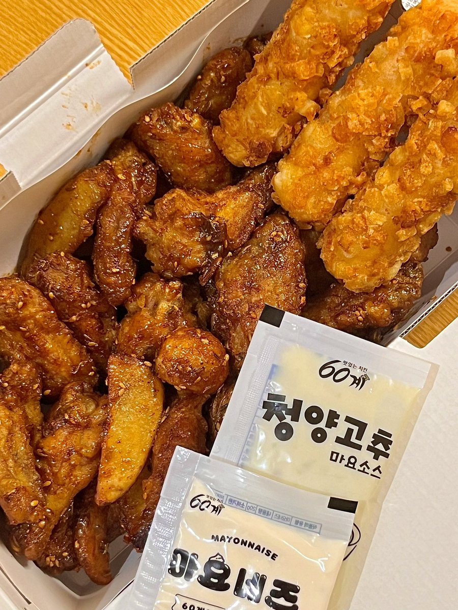 #제품제공 #RT이벤트

RT추첨 두 분께 60계치킨 쯔란윙봉을 보내드립니다!🍗

향신료 잘 못먹는 저도달콤짭짤해서 계속무것어요!!
바로치맥땡겨드림🍻
마요소스들은 중화시켜주고
향신료가 부족한것같을땐 쯔란콕콕분말! 
취향에따라 다양하게 즐길수있었어요😋
포테이토치즈스틱까지 왕추천합니다요⭐️