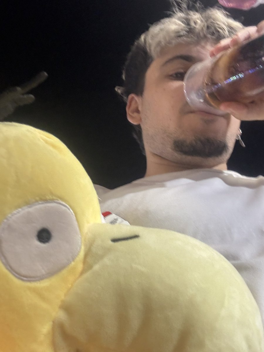 ivaantorreess_ (@ivaantorreess_) on Twitter photo Anoche conseguí este Psyduck explotando tres globos, moraleja llevar siempre un cubata en la mano, tenéis premio asegurado Anoche conseguí este Psyduck explotando tres globos, moraleja llevar siempre un cubata en la mano, tenéis premio asegurado