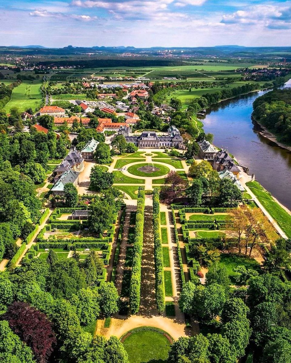ruby_willi73775's tweet image. Schloss Pillnitz