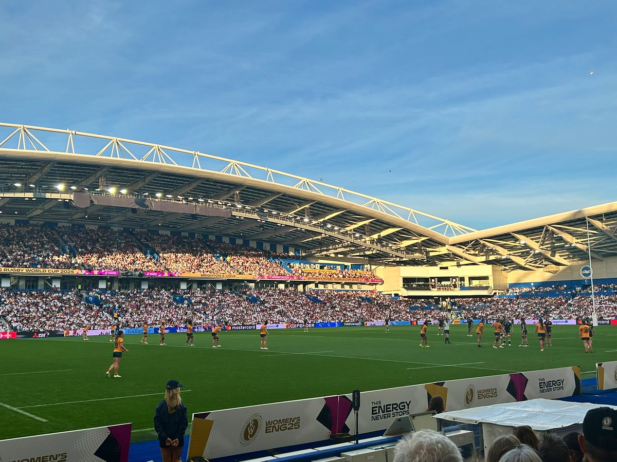 stethomas33's tweet image. Can we have more rugby on the coast? 🌹

Brilliant day out to watch @RedRosesRugby yesterday!

#RWC2025