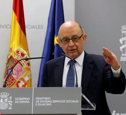 Els mateixos mitjans que van omplir portades i pàgines amb les falses acusacions a la MHP <a href="/LauraBorras/">Laura Borràs 🎗</a> ara amaguen els escàndols de corrupció DGAIA i Montoro.
Així és com funciona la lawfare amb la complicitat dels mitjans i periodistes comprats.