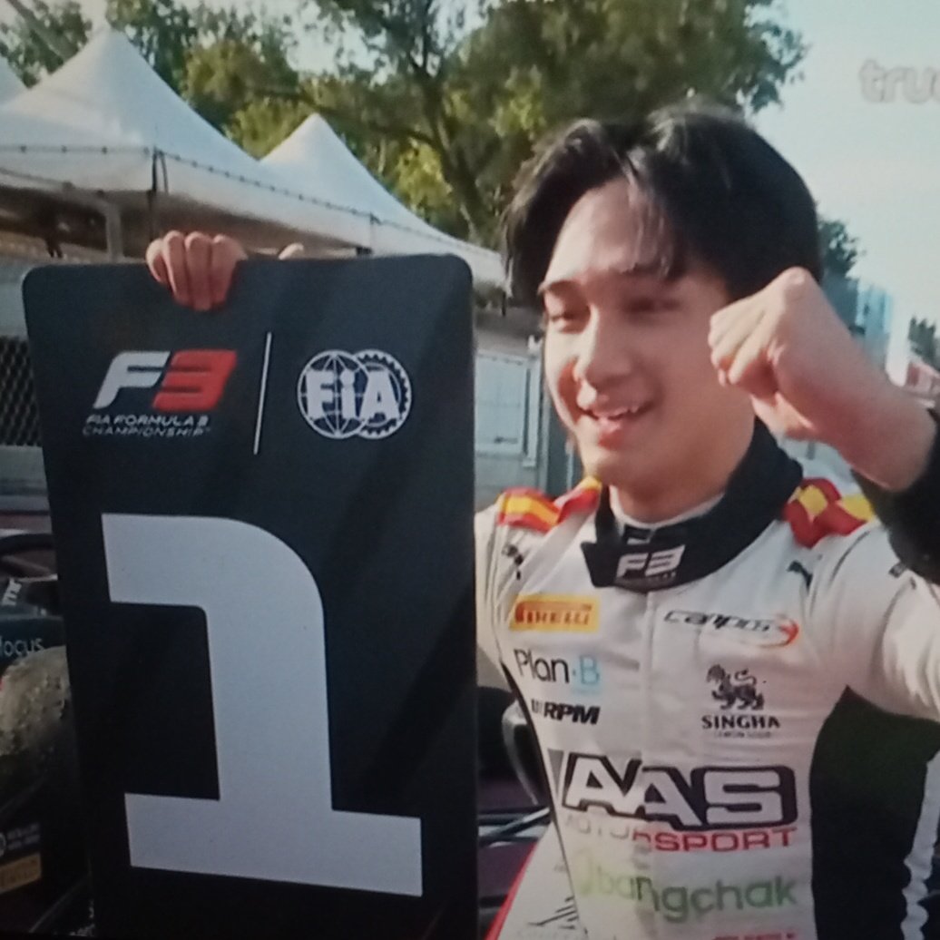 l l j k  50 บ. 🔄 เลยคร้าบ 
(เฉพาะด้อมรถ เช็คไทม์ไลน์นะเฟ้ย)

finally leaw 👊🏻👊🏻😭 จบซีซันด้วย title 2 sprint race &amp; 1 feature race winner

วันนี้ tasana - pole wins the season finale at Monza แล้วนะ !!