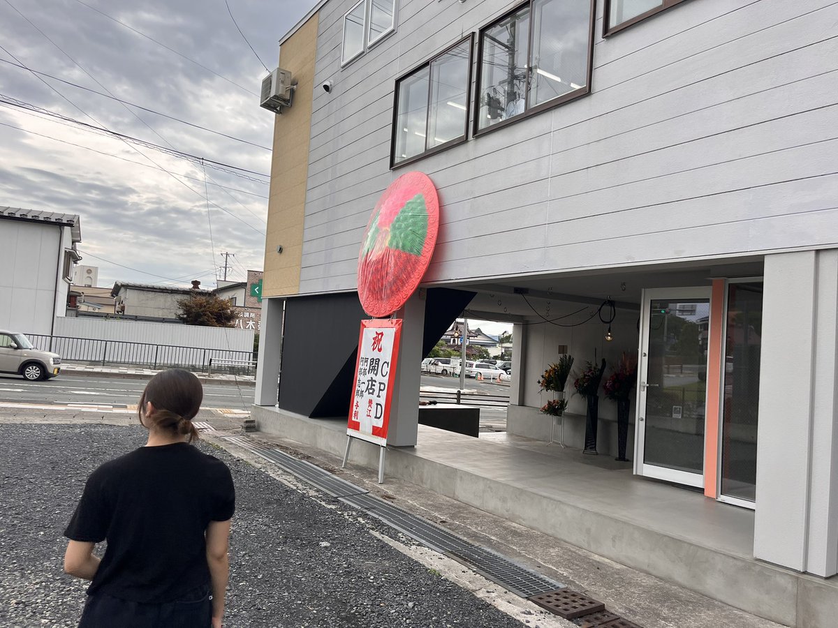 hikachikana's tweet photo. 市内にオープンした陶磁器のお店「C.P.D.」さんへ。
店主さんは消防署の講習会でご一緒した方。お昼を食べたながらお話。ヘラルボニーさんのISAI PARKのカフェの食器を製作したとのこと。
#ISAI PARK
#C.P.D.
#東京西海
#HASAMI PORCELAIN
#波佐見焼 https://t.co/0P7Tx1ulwC