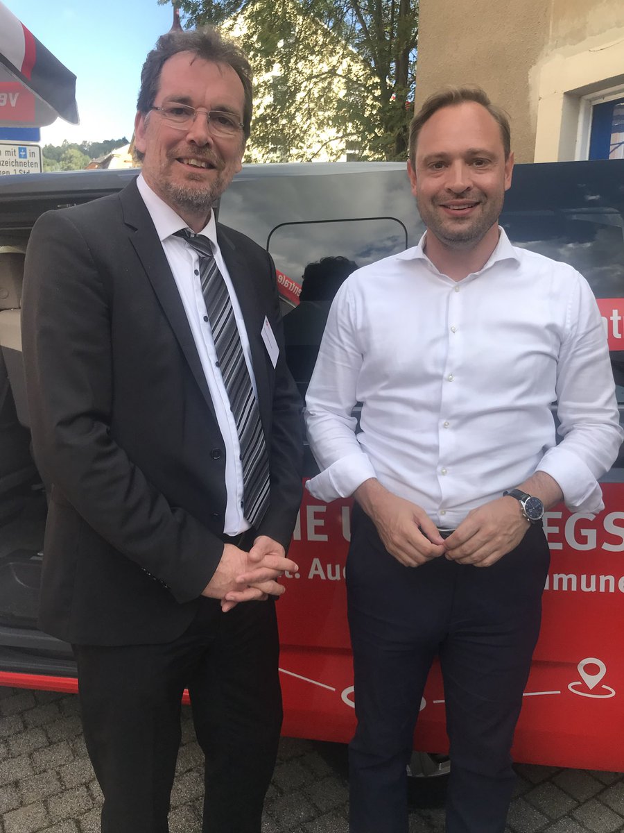 Danke für den Besuch am Stand der #Verbraucherzentrale #Sachsen sehr geehrter Landtagspräsident, lieber ⁦<a href="/AlexDierksMdL/">Alexander Dierks</a>⁩ und den wirklich schönen #TdS2026 in #Sebnitz

#Gutgemacht