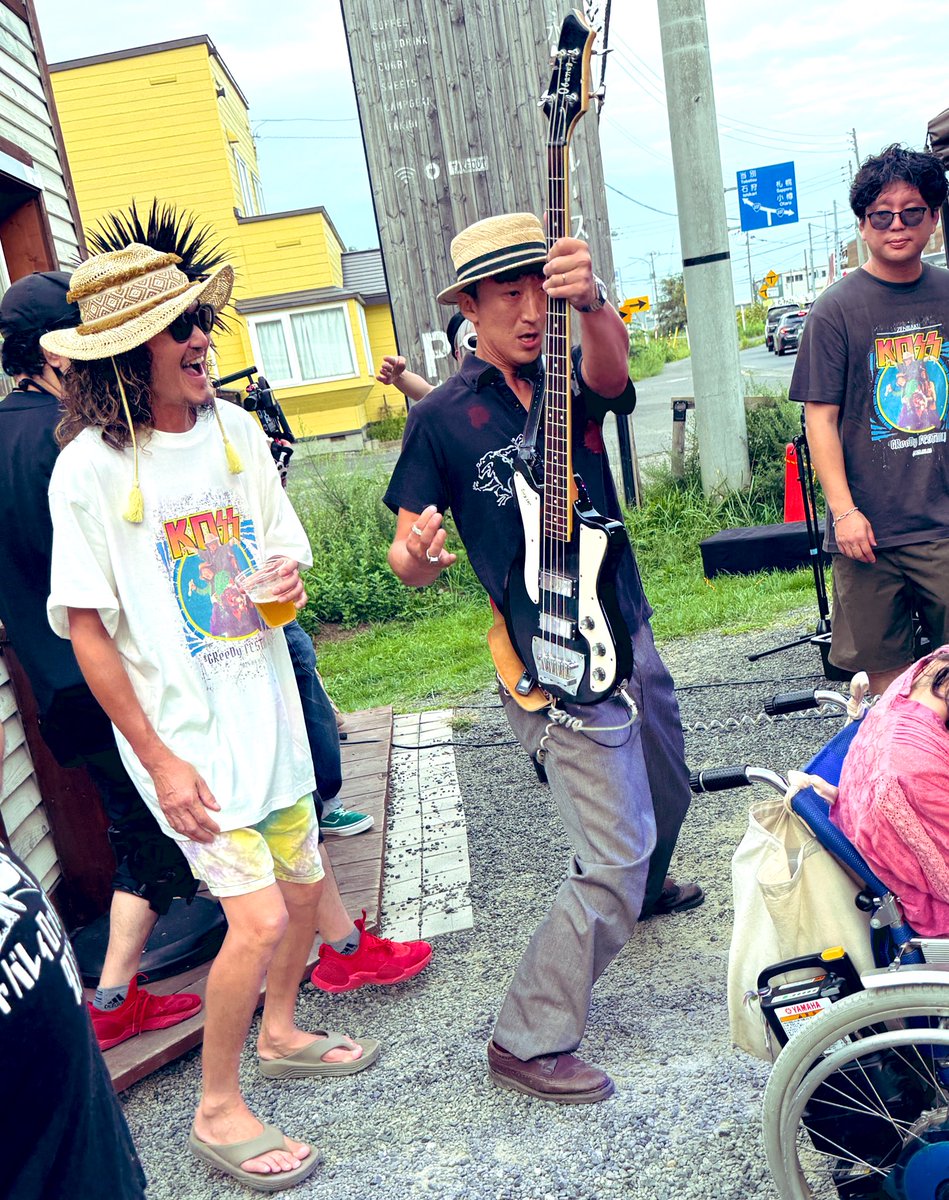 ebikichi2010's tweet photo. #グリフェス
トリは苫小牧から #DUSTBABY !
クールで妖艶なライブで会場を魅了😍
ステージも飛び出す熱いパフォーマンスでした🔥
#キャバレィロックンロゥル
#ニセモノも乱入 https://t.co/VkhR3nOKVG