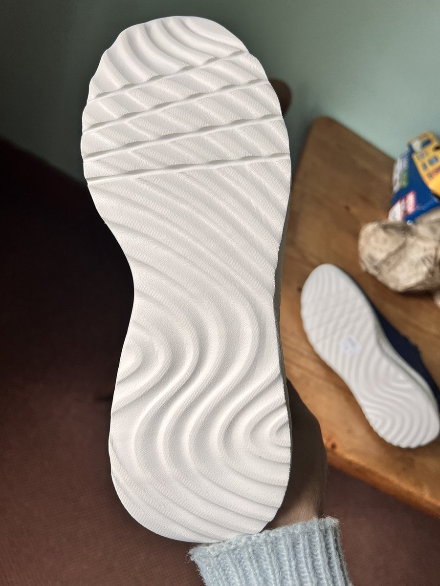 jojofretwell's tweet image. @SportsDirectUK Order no: SD40000126028851
Shocking experience with your customer service team. Refund refused for trainers which I only tried on once in my home &amp;amp; returned due to not fitting me. I have photos to prove they are in perfect condition. I will be taking this further!