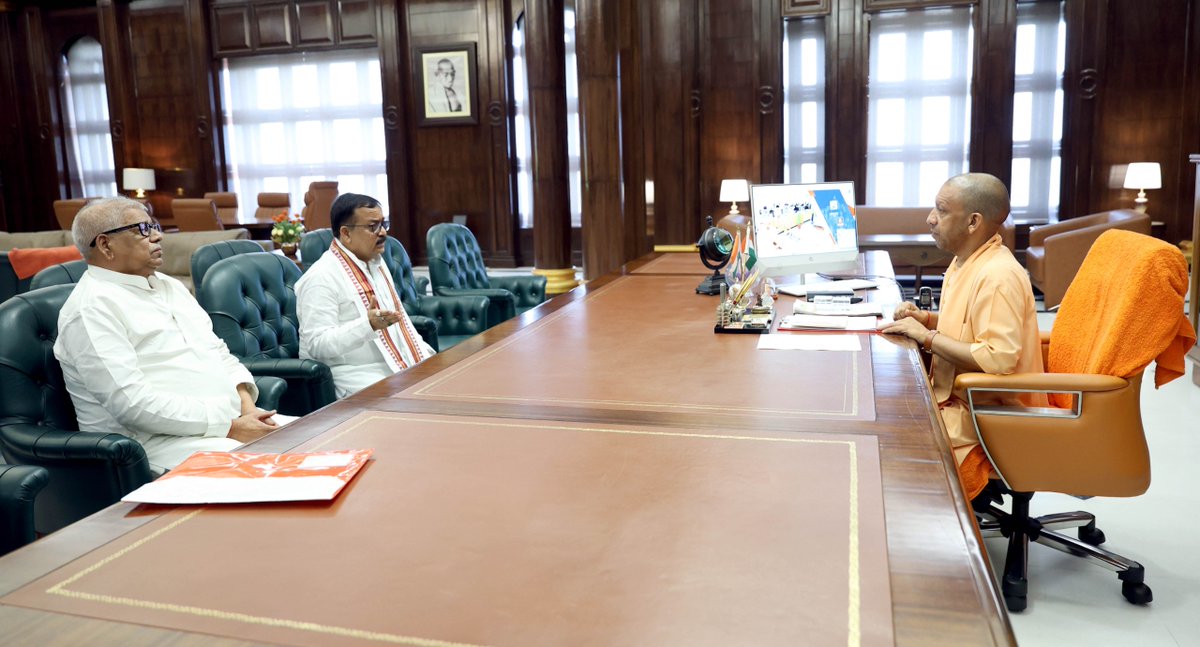 myogioffice's tweet image. मुख्यमंत्री श्री @myogiadityanath जी महाराज से आज लखनऊ में उत्तर प्रदेश विधान परिषद के माननीय सदस्य श्री शैलेन्द्र प्रताप सिंह जी ने शिष्टाचार भेंट की।

इस अवसर पर श्री सुशील कुमार त्रिपाठी जी, जिलाध्यक्ष, भाजपा, सुलतानपुर भी उपस्थित रहे।

@SPSinghMLC 
@sushilbjpup