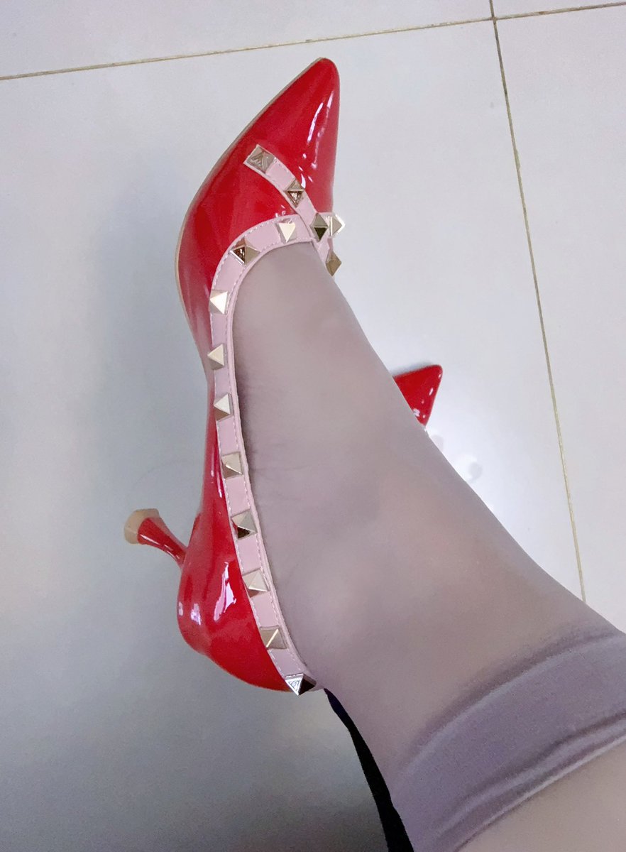 粉丝要的原味短丝袜已寄走，看来要借它做坏事了