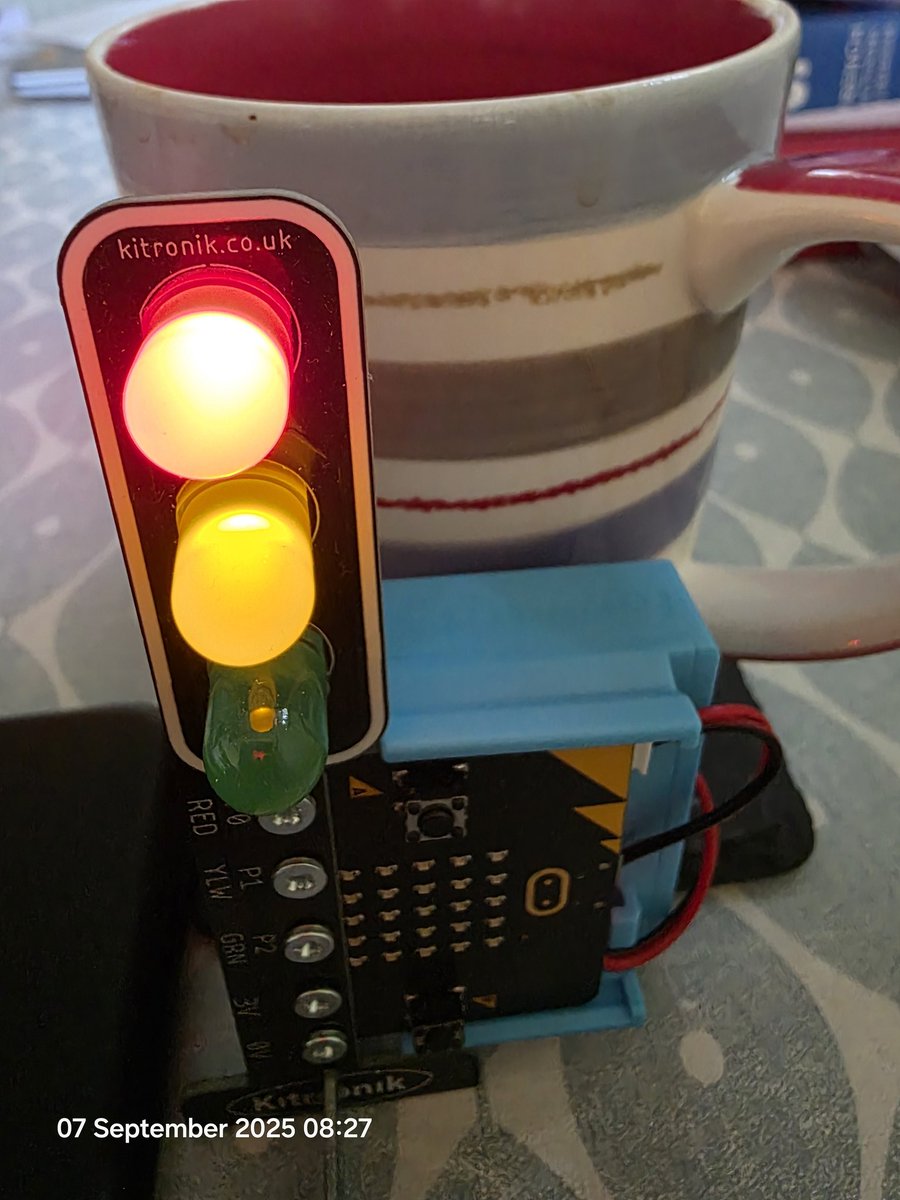 TsuiAllen's tweet image. Thank you @PardoeMary for ❤️ my @Kitronik #StopBit for @microbit_edu replies to @MissGuthrie123 Adding @Forward__EDU game-changing #Charge rechargeable battery pack... #morningmugshot