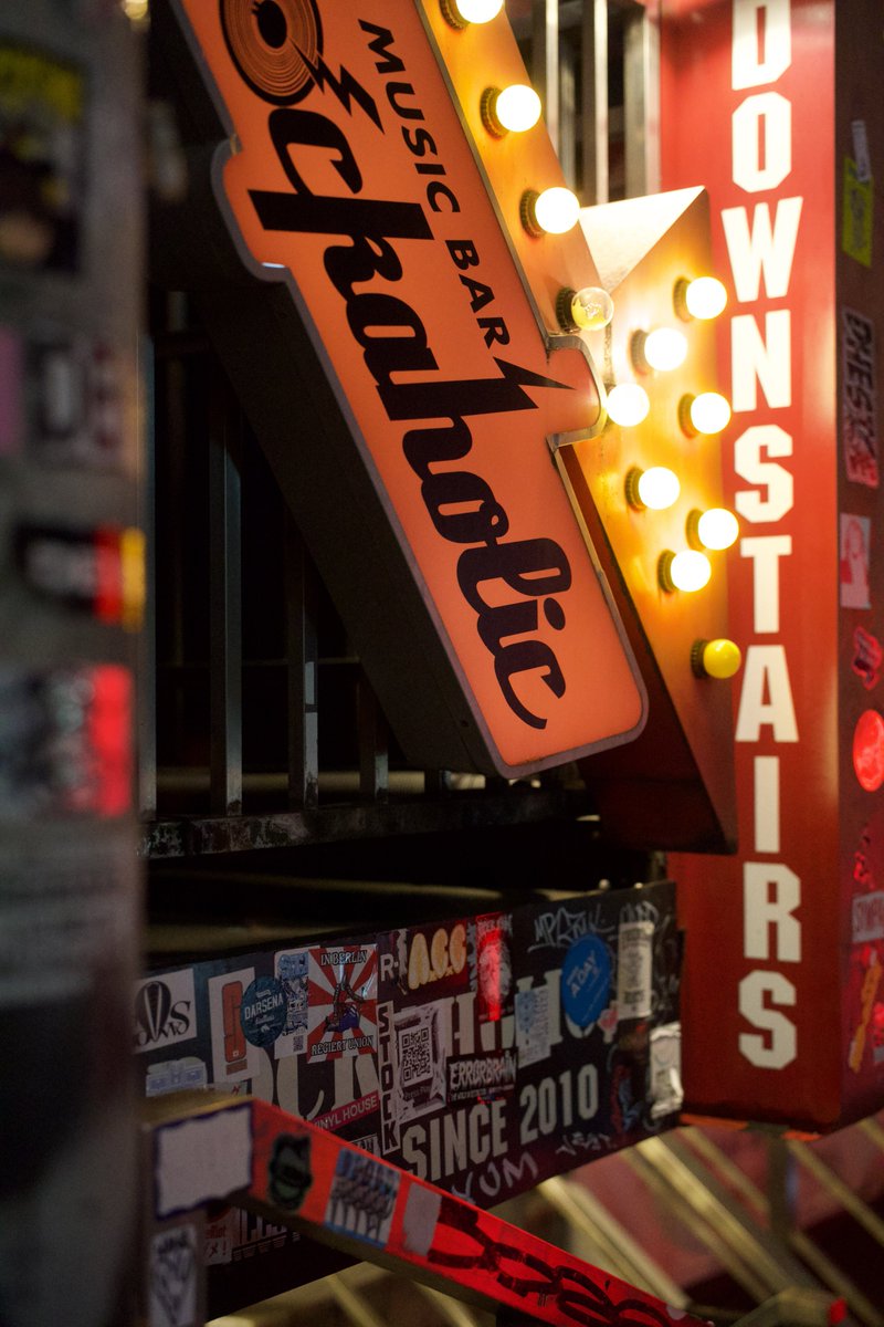 Pop night.

ILCE-7CM2
FE 50mm F1.4 ZA
50mm f/2.2 1/20s ISO12800
PolarPro PMVND

#SonyAlpha 
#α7cii
#photograph
#PhotographyIsArt
#streetphotography #photographylovers
#カメラ初心者 
#カメラ好きな人と繫がりたい 
#写真好きな人と繋がりたい 
#これソニーで撮りました