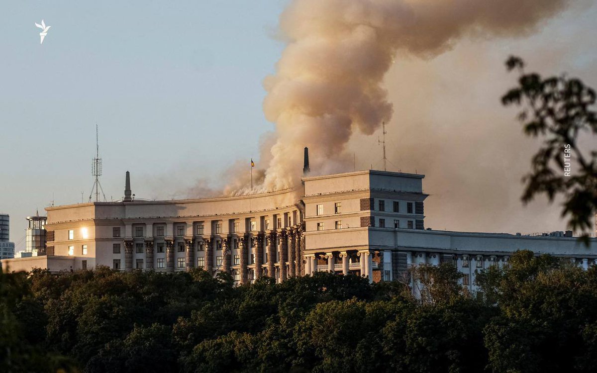 Kyiv this morning.

Three people were killed, including a mother with her 2-month-old baby. The number of injured in Kyiv has risen to 20.

Photo: Radio Svoboda
