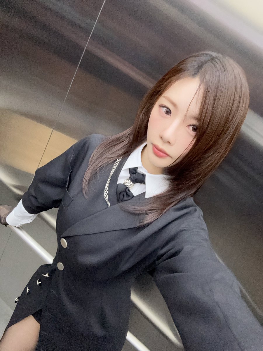 hf_dreamcatcher's tweet photo. [🎁] 꿈둥이 사진 보고 가세요❤ 

2026 S/S Seoul Fashion Week DAILY MIRROR COLLECTION 🐰📸

#드림캐쳐 #Dreamcatcher
#지유 #JIU https://t.co/o3Qrqnd4xq