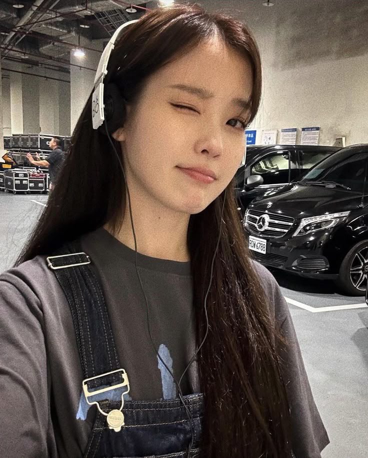 iu archive tweet media