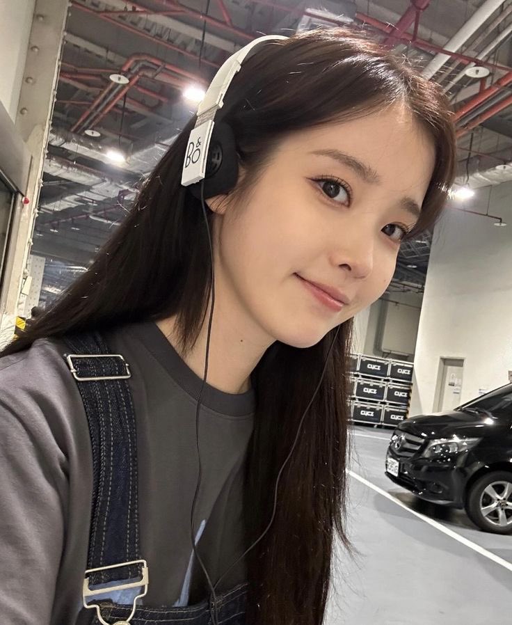 iu archive tweet media