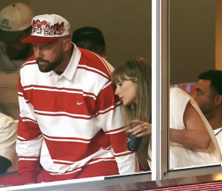 I miss Taylor and i want to see more pictures of the ring