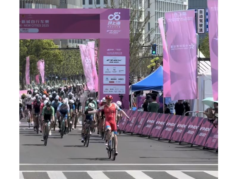 tuttobiciweb_it's tweet photo. Il #TourofShangai si chiude nel segno di #Rajovic che, col 2° posto nell'ultima tappa dietro a #Salby, conquista la classifica generale regalando alla #SolutionTechViniFantini la 21^ vittoria stagionale.
https://t.co/Id1NwUcHdW https://t.co/LLS5BszCda