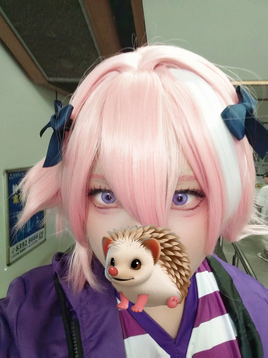 miracle49999528's tweet photo. 昨天逛了一天差点躺床上起不来，年纪大了体能也越来越差了。
发工资之前生活费有点不太够花，社畜生活的局限性吧大���。都有点想援交了
#FGO #阿斯托尔福 #cosplay #伪娘 https://t.co/GMrtszizPF