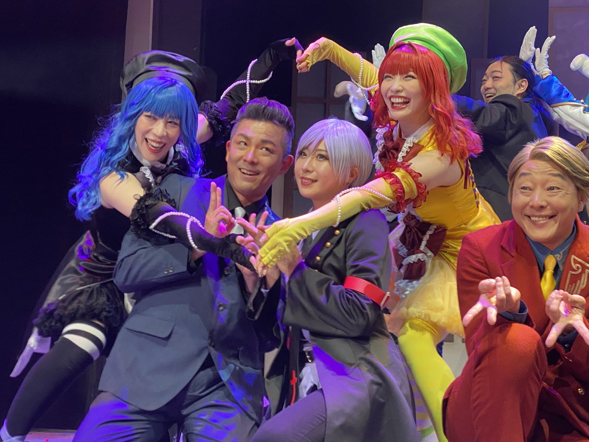 留弗夫
ギャ、ギャルピース？こ、こうやるのか？
な、何だお前たち急に後ろから！
ゼパフル
いいからいいから！さっ笑って！
留弗夫
え…ぴ、ピース✌🏻✌🏻
これでいいのかな？？？
#うみステ