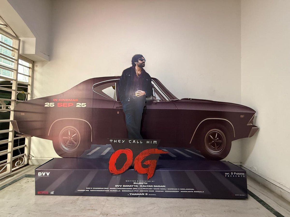 Evvariki Andhadhu…. Athani Range uu….

A one of its kind standee celebrating <a href="/PawanKalyan/">Pawan Kalyan</a> is being sent to theatres across the states ⚠️ ⚠️

#OG #TheyCallHimOG