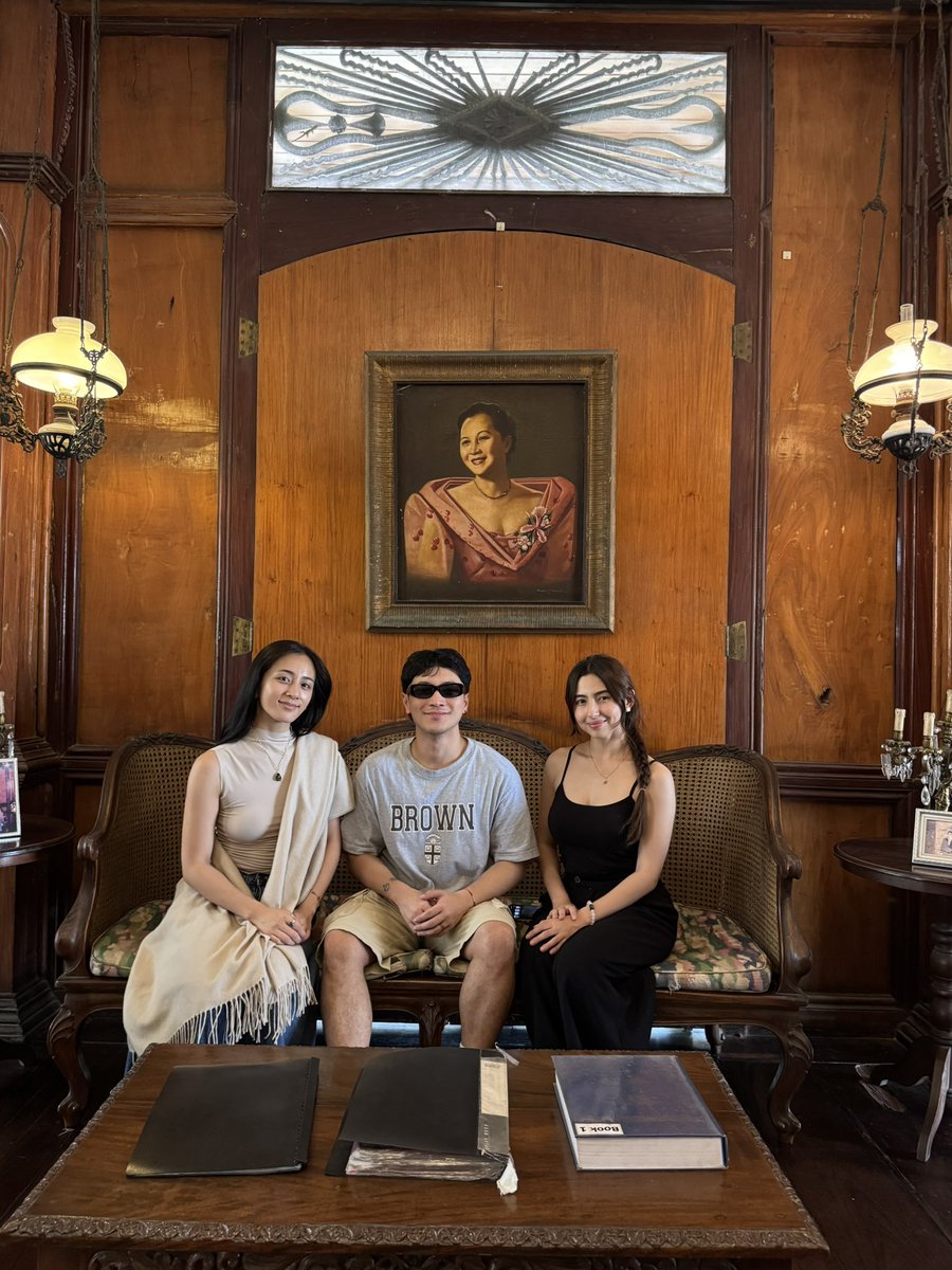 VivaOnePH's tweet photo. Our Vivarkada #HyacinthCallado, #SaraJoe, and best host #CJVillavicencio visited and had a quick tour at Casa Mariquit! 🤎

See you, mga ka-bidas! 

#BadGenius #SeducingDrakePalma #BGTS #SDP #VivaOne #BidaKaDito https://t.co/sc7AwyBwdj