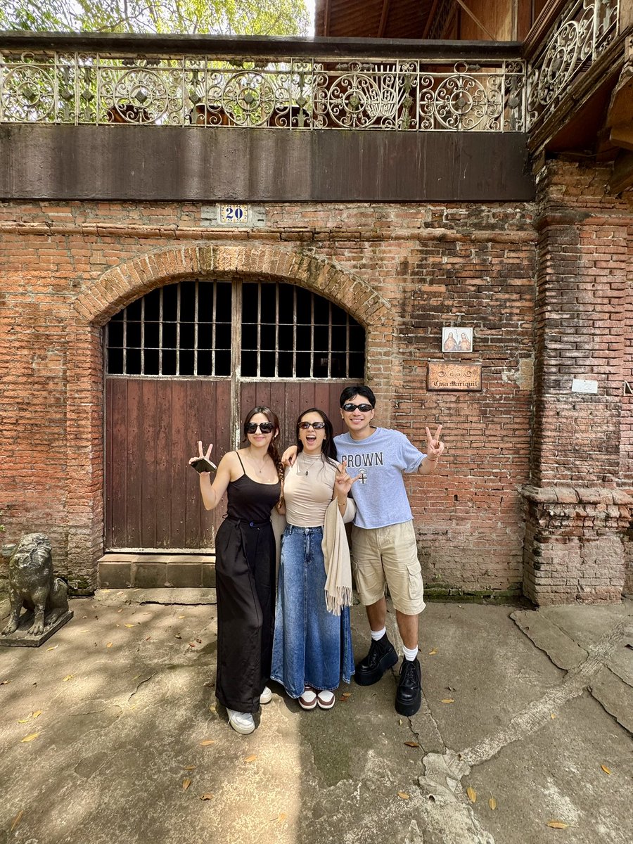 VivaOnePH's tweet photo. Our Vivarkada #HyacinthCallado, #SaraJoe, and best host #CJVillavicencio visited and had a quick tour at Casa Mariquit! 🤎

See you, mga ka-bidas! 

#BadGenius #SeducingDrakePalma #BGTS #SDP #VivaOne #BidaKaDito https://t.co/sc7AwyBwdj