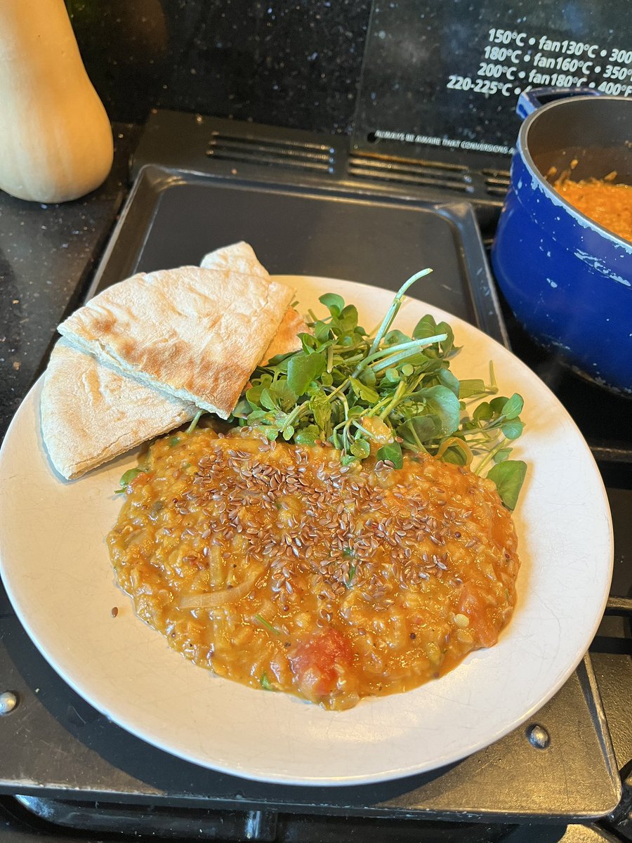 lee_wilkinson2's tweet image. 💥Not everyone is a huge fan of lentils, but this simple dish was an absolute treat with flatbreads to mop up the tasty flavour. Enjoy! 😀
 
💫🌟 Recipe and ingredients here: vm.tiktok.com/ZNdqgLG8q/
 
#WilkoCooks #Homemade #OnePanMeal #LentilSoup #FYP #TwitterSupperClub