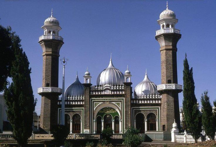 BillowKerrow's tweet photo. Jamia Mosque Nairobi marks 100 years exactly today! On 7th September 1925, Maulana Sayed Abdullah Shah laid the foundation stone. Construction was completed in 1933. Jamia, now the country's largest & national Mosque, has shaped the role of Islam in the country. May Allah grant it's founders Jannatul Firdous.