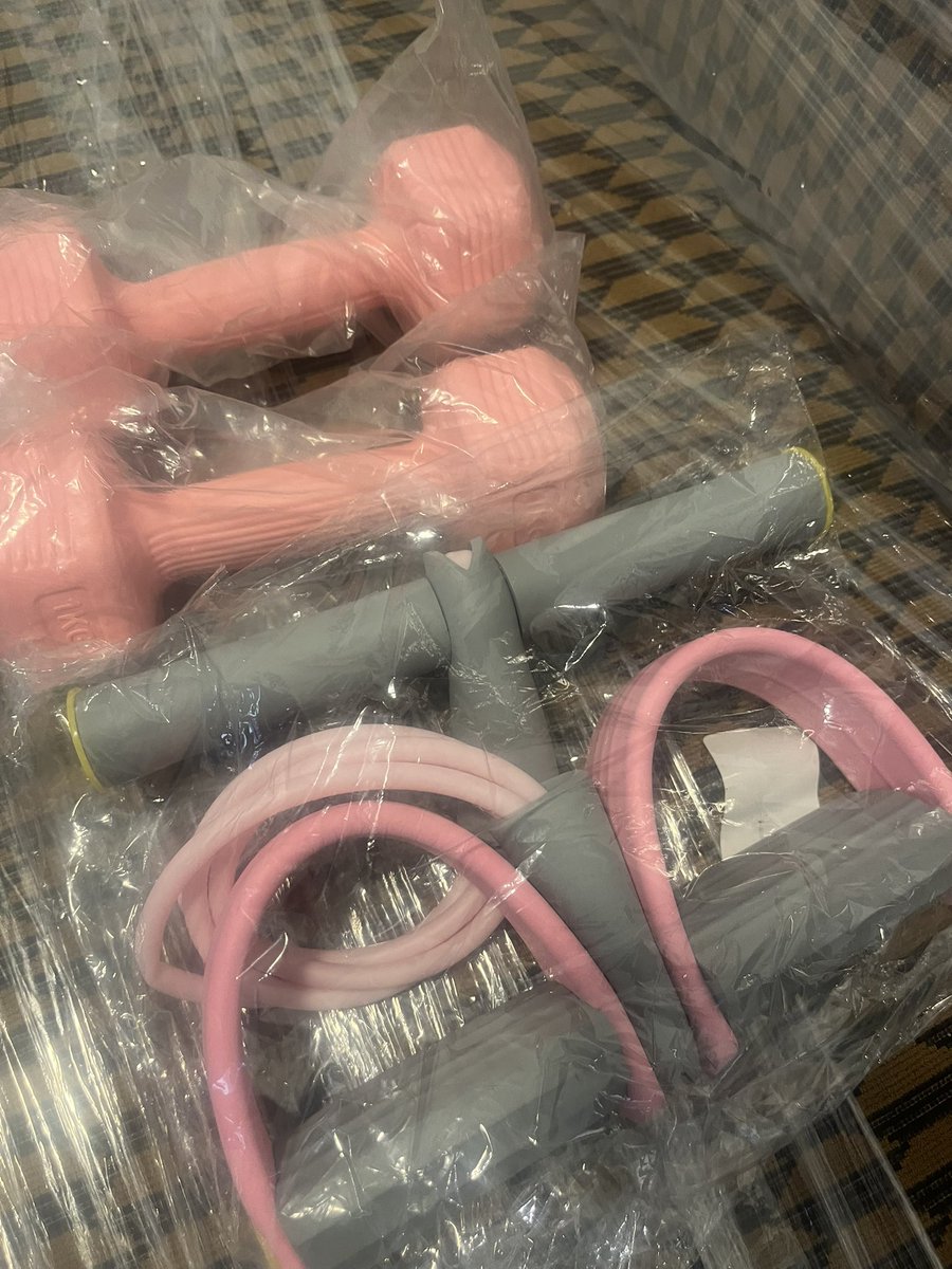 c3py021's tweet photo. dont buy at this shop 
https://t.co/lO3ZqGzkrI

saya beli treadmill rm300++ 3/8 dan sampai 7/9 x recieve. Seller cuma hantar free gift dan janji nak hantar selepas 10hari sbb item sold out. sampai skrg tak dapat. Now seller paksa rate 5star baru dia arrange hantar.  @ShopeeMY https://t.co/gWm5NM3a40