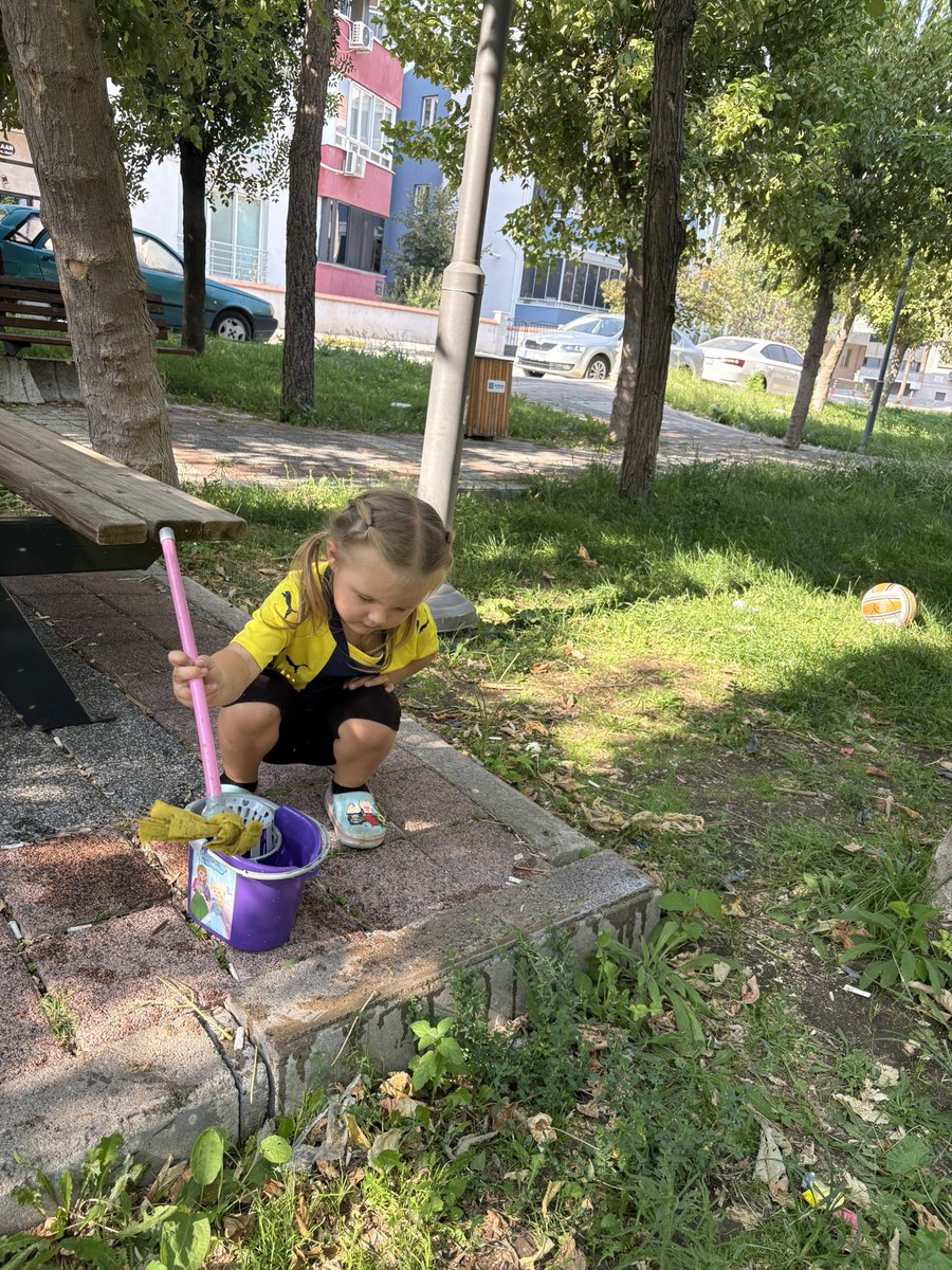 maviiiperestt's tweet photo. @balikesirbld 
@ahmetakin 
Balıkesir Bahçelievler’de bir park Sayın Başkanım her yer çöp içindeydi. https://t.co/xK5Amli8IK