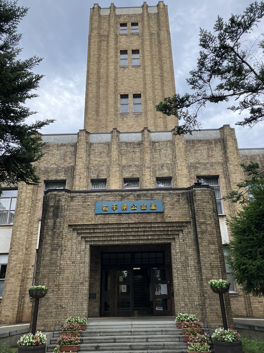 tetuK60's tweet image. 亜細亜の骨『鯨生』東北ツアーも3ヶ所目、盛岡に来ております‼️雰囲気抜群の「岩手県公会堂」にて上演しました。与那国語版、日本語版、そしてワークショップと盛り沢山の３ステージです。めんこいテレビの取材もあったりの濃〜い1日になりました‼️
そして夜は「わんこ蕎麦大会」❣️