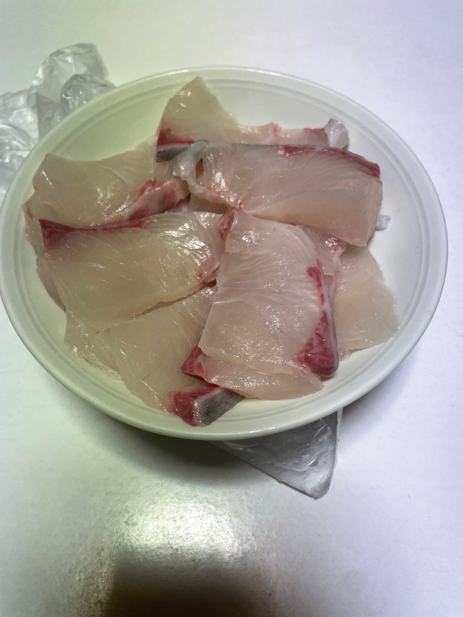 1枚目と2枚目が昨日
3枚と4枚目が今日買ったの
毎日食えるほどうまいわ😋
今日のやつは光の加減で
#カンパチ #山虎 #十三 #鮮魚
