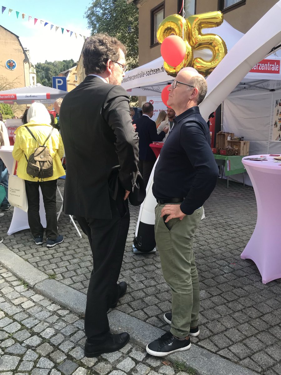 Wo spürt man mehr #Europa als bei einer gemeinsamen Feier in #Sebnitz und #Dolní Poustevna anlässlich des #TdS2025

Danke für den Besuch an unserem Stand lieber ⁦<a href="/oliverdd/">Oliver Schenk</a>⁩ und den tollen Austausch. Viel Erfolg für #Sachsen im Europäischen Parlament👍