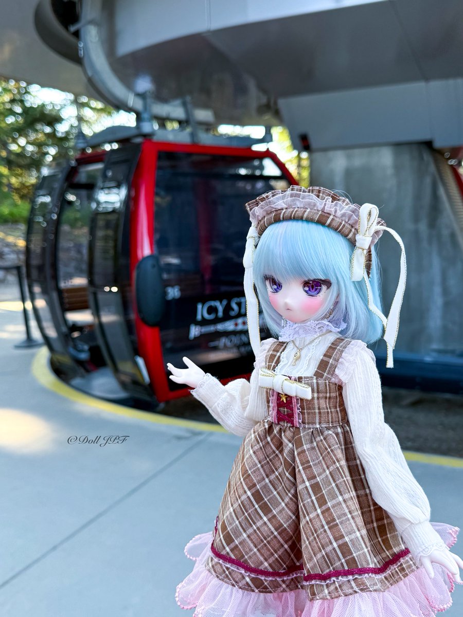 AndroidPDF's tweet photo. [2025-09-04]
宙奈ちゃん: 今日はアイシー・ストレート・ポイントのゴンドラに乗って お空の上までお出かけにゃ〜🚡💕 ฅ(ΦωΦ)ฅ✨

Sona-chan: Taking the gondola up the mountain at Icy Strait Point, Alaska 🚡💕 ฅ(ΦωΦ)ฅ✨

#IcyStraitPoint #alaska #ncl #norweigancruiseline #norweiganjoy #cruiseship #姫りんごウイッグ #scarletalice #fashiontaildoll #fashiontail #深海瞳 #りあんっ子 #mdd宙奈 #mddはいいぞ #catgirl #dolljpf