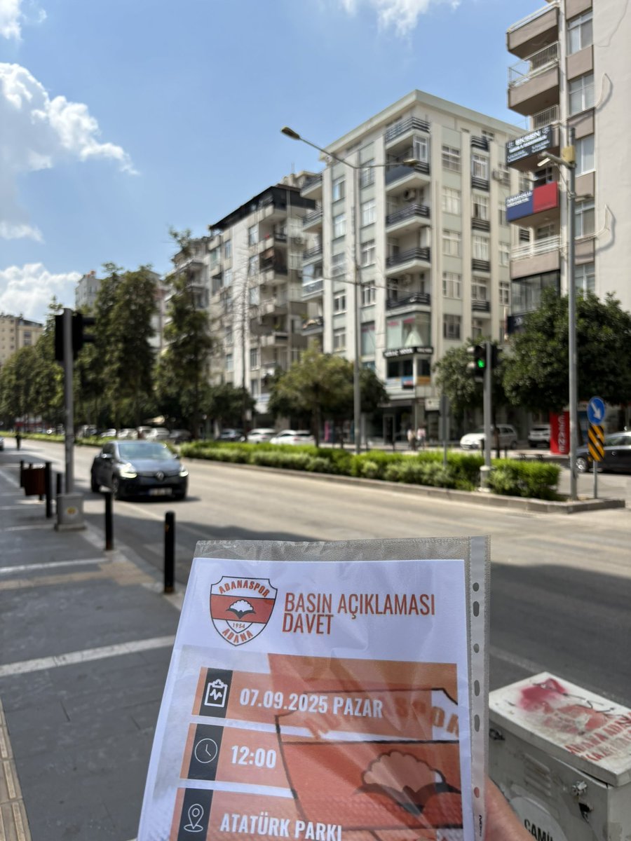 LisTurbey1954's tweet photo. Liseli Turbeyler olarak, dün geceden itibaren Basın Açıklamamızın afişelerini şehrin farklı noktalarına astık ve vatandaşlarımıza dağıtmaya da devam ediyoruz.

Armanın olduğu yerde biter Lise!!

#Adanaspor https://t.co/fR7k3Qifbe