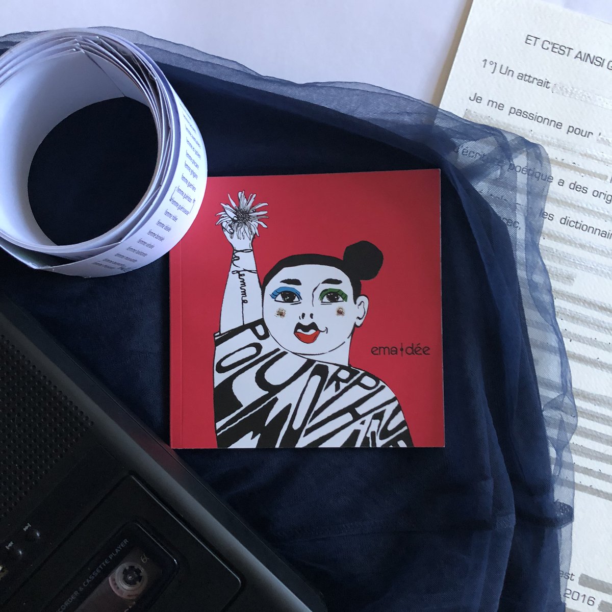 Encore un énième dimanche à ne rien faire ? Alors, venez écouter ma lecture performée au salon Made Anywhere, à Romainville, à partir de 15h15. Vous serez ensuite convié.e.s à une lecture collective improvisée, surprenante et  fort sympathique. Au plaisir de vous y voir !🌻🌺