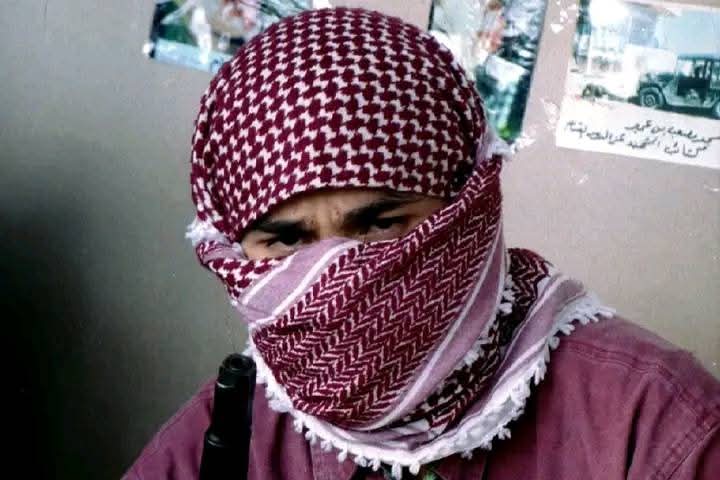 سلامٌ على أول من لبس اللثام.

عماد عقل ابن مخيم جباليا.