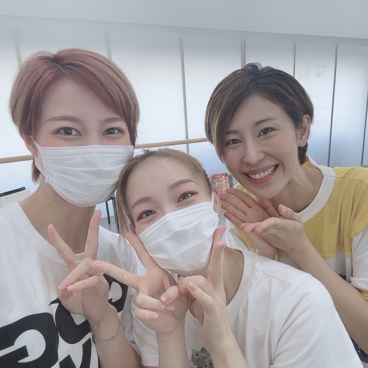 oskrevue's tweet photo. 白藤さんと登堂さんとお稽古場でお会いしました〜✨✨

白藤麗華SPECIAL LIVE❣️
登堂結斗SPECIAL SHOW❣️
たけふレビュー❣️

是非観にいらしてください🦊🦊🦊

#OSK日本歌劇団
#白藤麗華
#登堂結斗
#椿りょう https://t.co/YHUi8r1Wm4