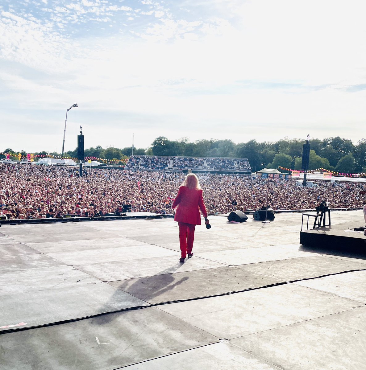 jessrickson's tweet image. A fantastic afternoon yesterday at #radio2inthepark ❤️ @elaine_paige went on stage and introduced the amazing @JessieJ ❤️ 36,000 people roaring for Dame Elaine on the weekend we celebrate 21 years of #EPOS… it was a moment 🥹