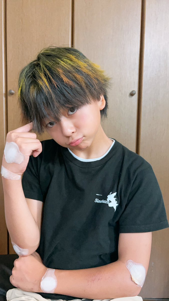 piiya0513piiya's tweet image. 美容室に行ってきましたーー💇‍♂️✨️
鬼滅の刃の映画を見た話から。。。
善逸が好きなことを話すと！スプレーで善逸風ヘアにしてくれました🙌︎💕︎
似合ってますか😍❓

 #坂本翔絆  #エレガントプロモーション
 #子役  #美容室