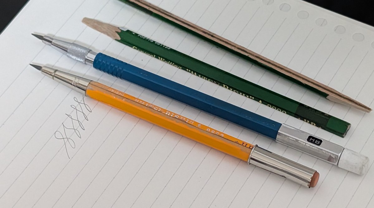 なんとか芯ホルダー化できました
ただ塗装がボロボロになってしまったので、後日クリヤーを吹いてコーティングしようと思います