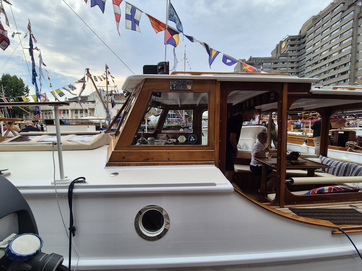 ann cooper (@66grumpy) on Twitter photo Very nice boat peeps let the bears have a photo on their boat! <a href="/Dunkirk_Ships/">Dunkirk Little Ships</a>! Thank you Very nice boat peeps let the bears have a photo on their boat! <a href="/Dunkirk_Ships/">Dunkirk Little Ships</a>! Thank you