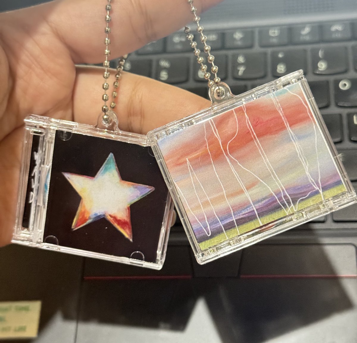 sammyisnotarice's tweet image. Thank you so much @Starlight_TR ❤️ these are so cute!! 🥰🌹🥀

#OnceUponAWRLDSeoul