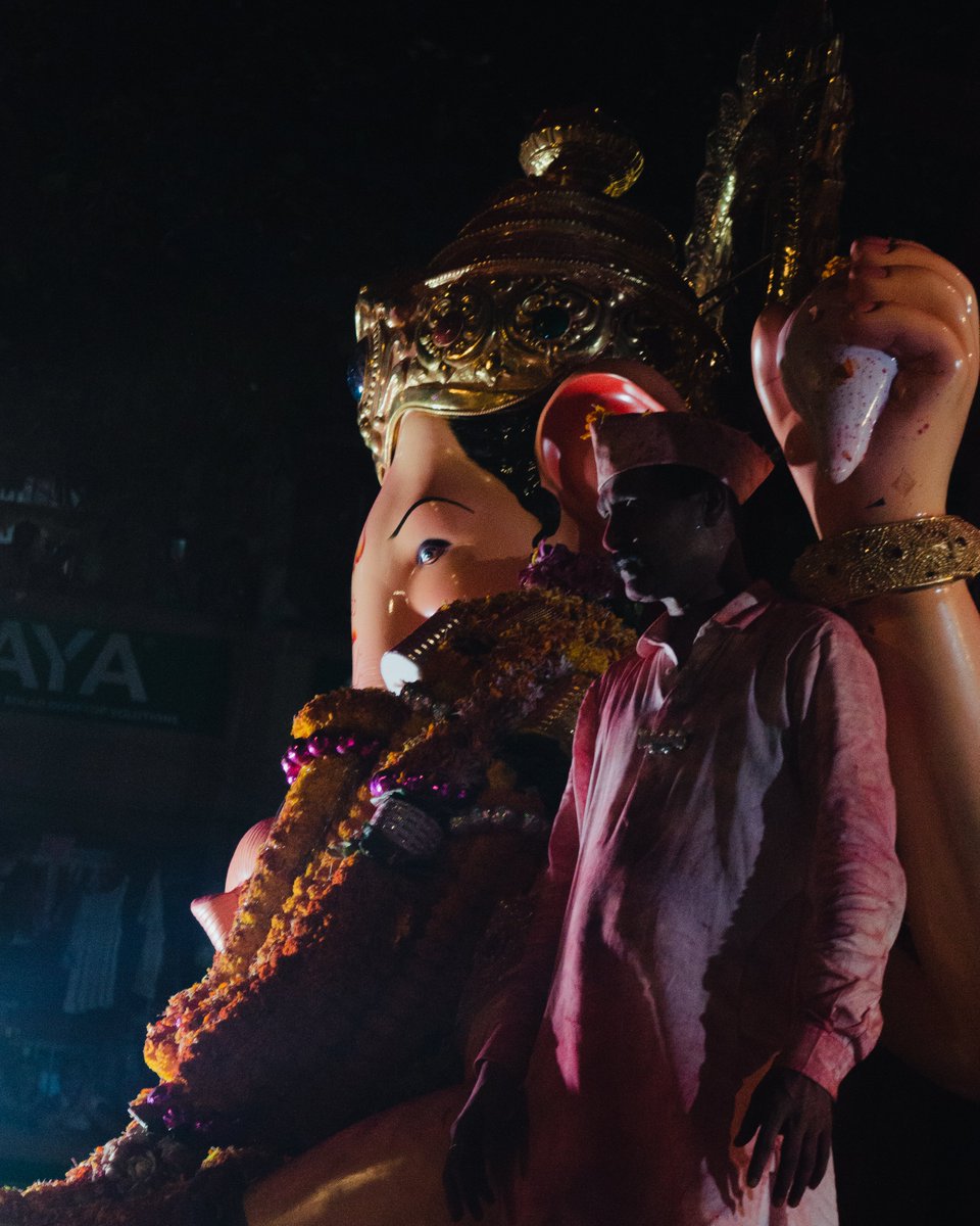 aye_photowale's tweet photo. Dream come true ! 
Captured the mighty Lalbaug Cha Raja at visarjan. Can’t wait to shoot him even better next year.
#LalbaugchaRaja2025 #lrva #lalbaug #Mumbai https://t.co/K9ctyi7gdL