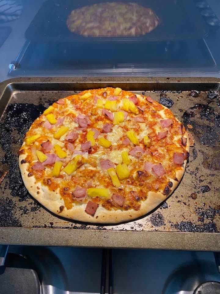 Ham and pineapple pizza.. 

Yes or no?👀