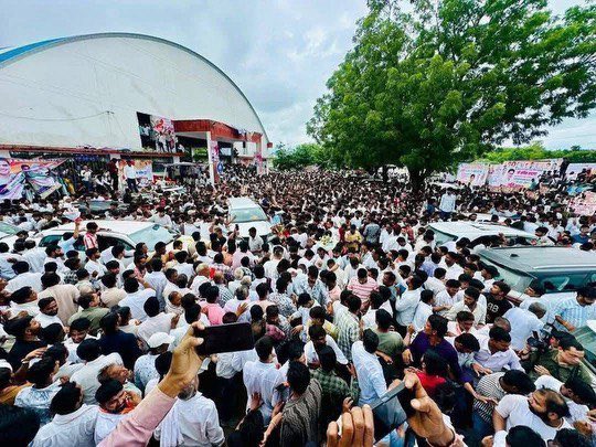 सभी से मिलकर शुभकामनाएं प्राप्त की और पधारे हुए नौजवानों, बुजुर्गों, माताओं, बहनों से आशीवार्द लिया।

आपके अपनत्व के लिए धन्यवाद 🙏

📍मंडफिया, चित्तौड़गढ़